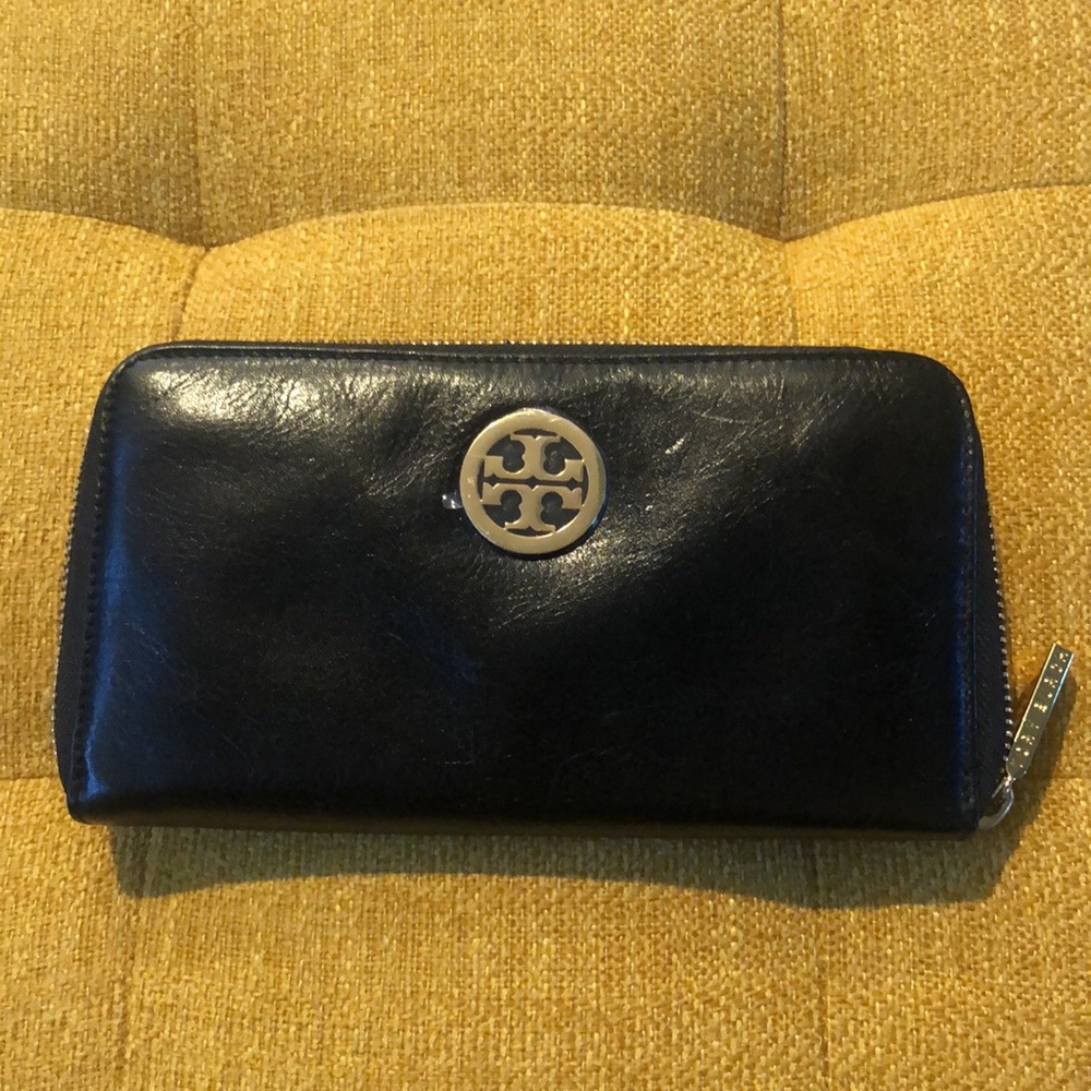 NWT Tory Burch leather zip wallet